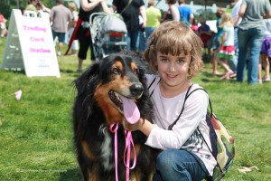 Eagan Art Fesitval: A little girl and her dog (well not really but it was cute)